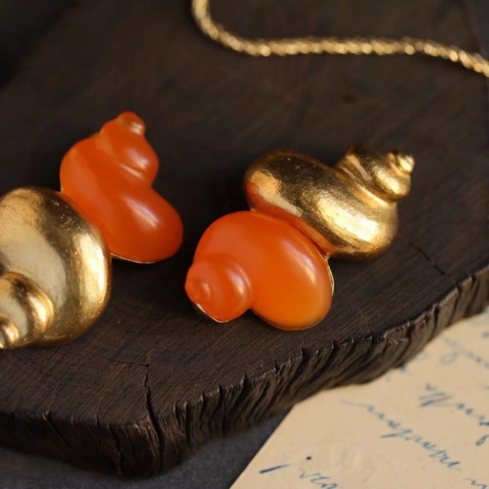 vintage Christian Dior. The Iconic Conch Earrings designed by Robert Goossens. - Picture 3 of 9